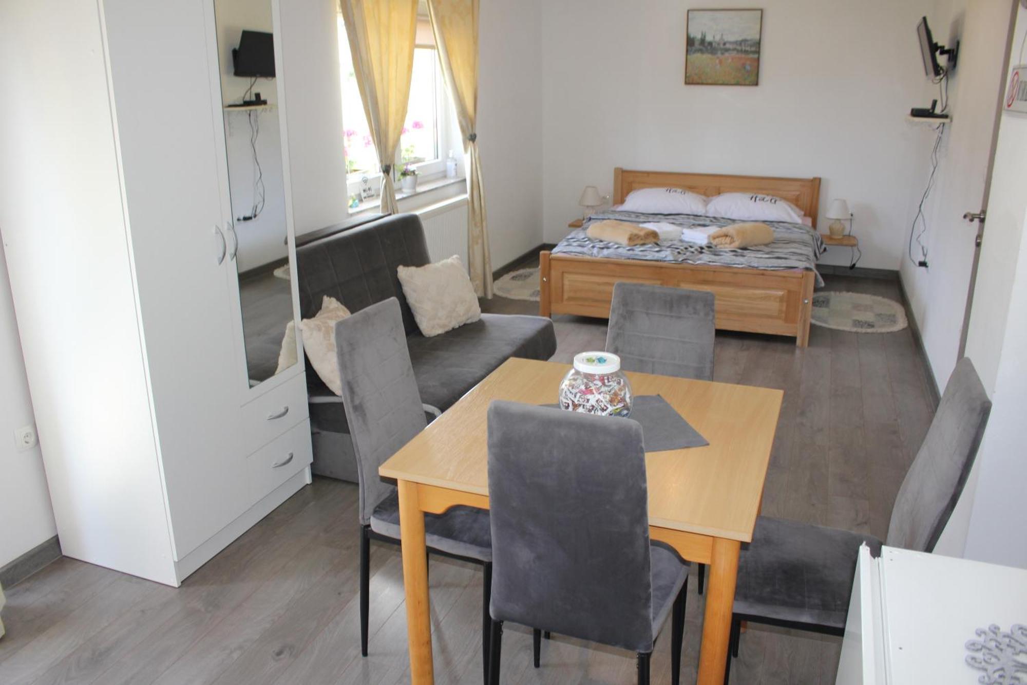 Studio Apartments Adian Korenica Rum bild