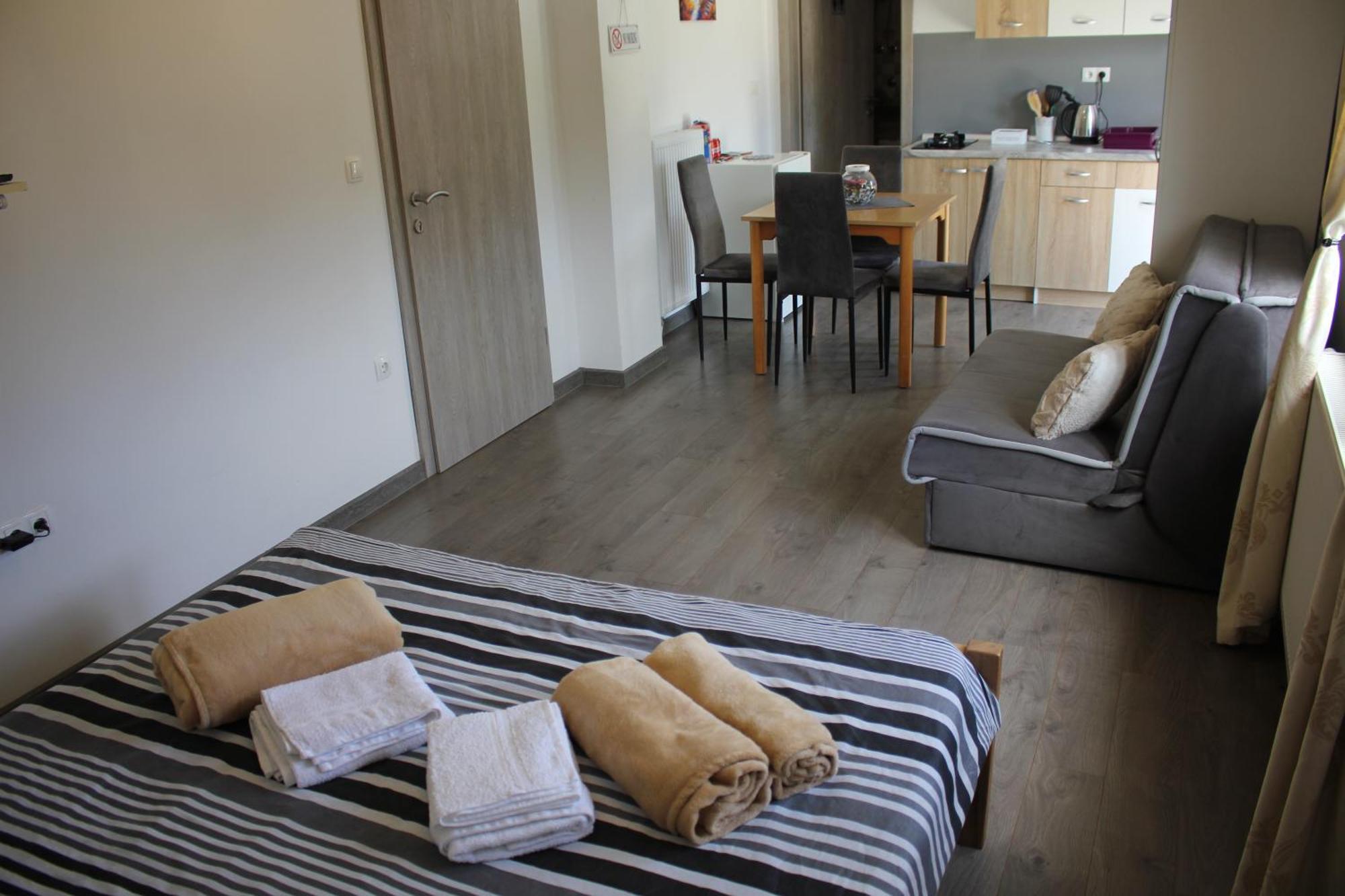 Studio Apartments Adian Korenica Rum bild