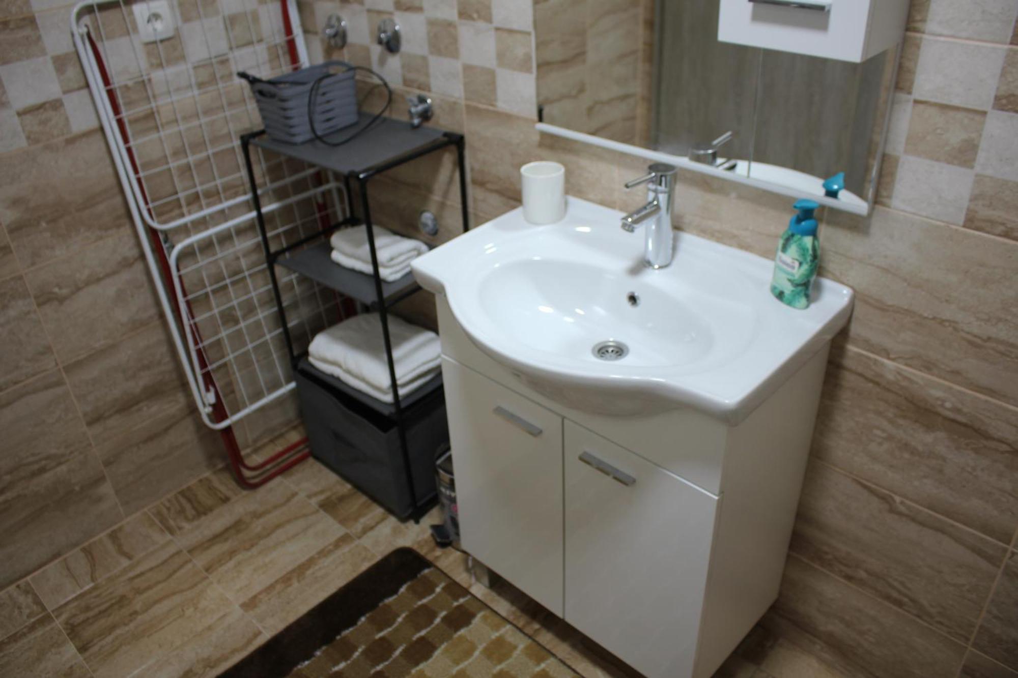 Studio Apartments Adian Korenica Rum bild